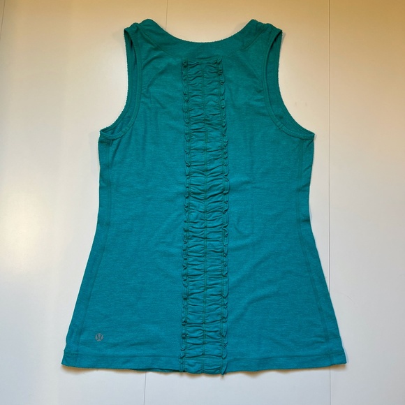 Green Activewear Top, Size M - Picture 2 of 3